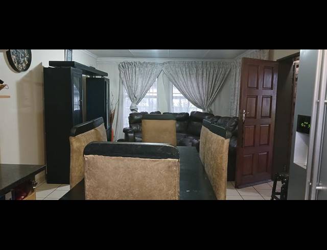 3 BEDROOM HOUSE FOR SALE IN CLAYVILLE